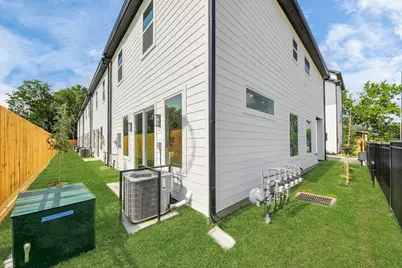 2434 Harrington Street, Houston, TX 77026 - Photo 37