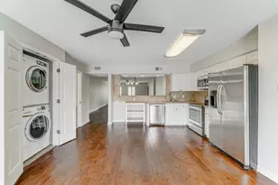 382 N Post Oak Ln, Houston, TX 77024 - Photo 23