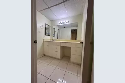 2100 Tanglewilde Street #529, Houston, TX 77063 - Photo 5
