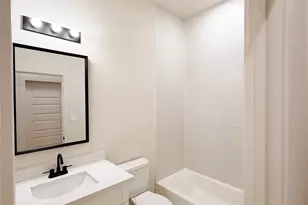 326 Clearwater A-B St, Houston, TX 77029 - Photo 7