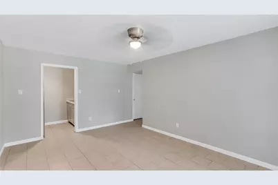 122 E Crosstimbers Street #106, Houston, TX 77022 - Photo 5