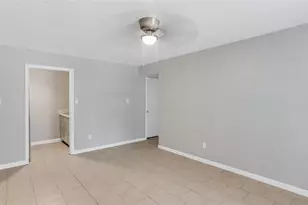 122 E Crosstimbers St, Houston, TX 77022 - Photo 5