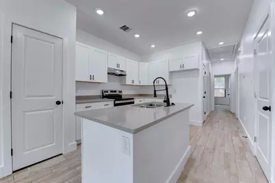 5121 Southwind Street #B, Houston, TX 77033 - Photo 9