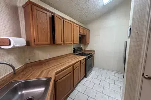 61 Crestbriar Ct, Baytown, TX 77521 - Photo 7