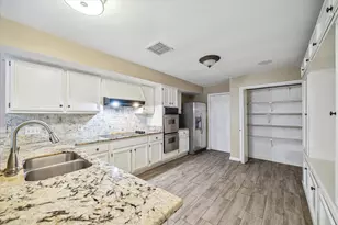 12007 Fairpoint Dr, Houston, TX 77099 - Photo 11