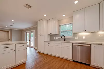 10138 Hazelhurst Drive, Houston, TX 77043 - Photo 21