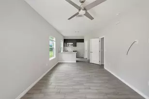126 Indian Creek Cir, Willis, TX 77378 - Photo 5