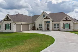 305 Champions Ct, El Campo, TX 77437 - Photo 1