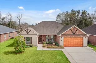 1995 Brentwood Dr, Alvin, TX 77511 - Photo 1