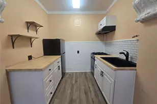 725 Broadway Ave, Galveston, TX 77550 - Photo 1