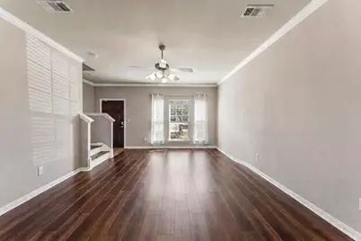 512 Forest Village Circle, La Marque, TX 77568 - Photo 9