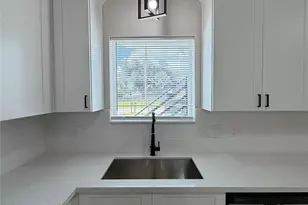 326 Clearwater St, Houston, TX 77029 - Photo 5