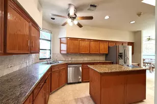 7110 W Mockingbird Ln, Pearland, TX 77584 - Photo 11