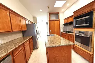 7110 W Mockingbird Ln, Pearland, TX 77584 - Photo 13