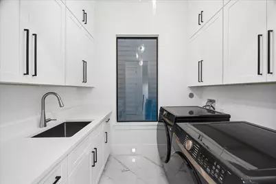 209 W 10th 1/2 Street, Houston, TX 77008 - Photo 15