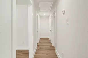 5827 Heron Dr, Houston, TX 77033 - Photo 15