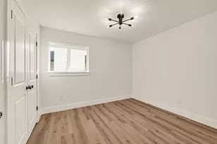 5827 Heron Dr, Houston, TX 77033 - Photo 25