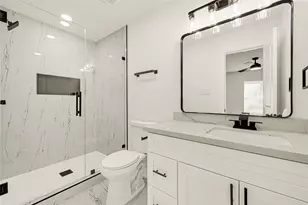 5827 Heron Dr, Houston, TX 77033 - Photo 21