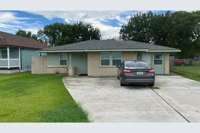 4410 Nicoini St, Dickinson, TX 77539 - Photo 1
