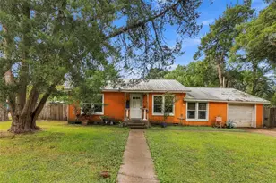 701 W Foley St, Alvin, TX 77511 - Photo 1