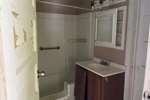 5745 Newport St, Houston, TX 77023 - Photo 9