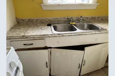 5745 Newport Street, Houston, TX 77023 - Photo 17