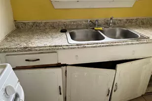 5745 Newport St, Houston, TX 77023 - Photo 17