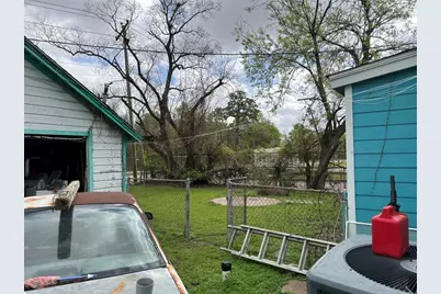 5745 Newport Street, Houston, TX 77023 - Photo 3