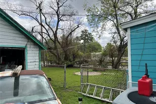 5745 Newport St, Houston, TX 77023 - Photo 3