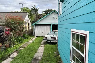 5745 Newport St, Houston, TX 77023 - Photo 7