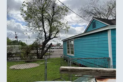 5745 Newport Street, Houston, TX 77023 - Photo 5