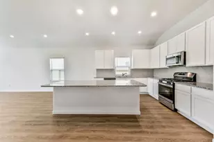 3014 King Oaks St, Baytown, TX 77251 - Photo 7