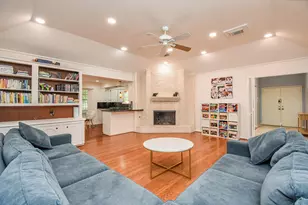 7635 Braesdale Ln, Houston, TX 77071 - Photo 9