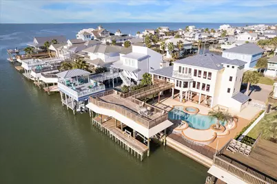 3730 Nueces, Galveston, TX 77554 - Photo 1