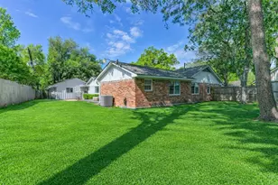 7819 Fairdale Ln, Houston, TX 77063 - Photo 29