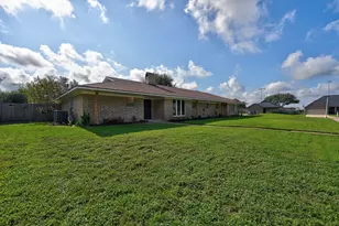 687 Bending Oaks Dr, Bellville, TX 77418 - Photo 19