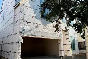 735 E 8th 1/2 St, Houston, TX 77007 - Photo 3