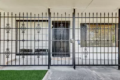 5622 Woodgreen Street, Houston, TX 77033 - Photo 27