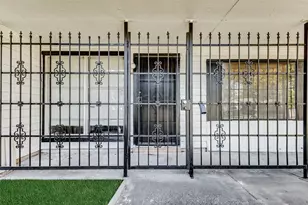 5622 Woodgreen St, Houston, TX 77033 - Photo 27