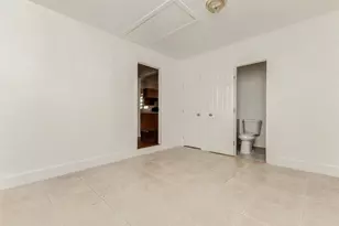 5622 Woodgreen St, Houston, TX 77033 - Photo 15