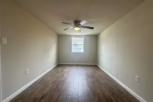 605 E Hunnicutt St, Baytown, TX 77520 - Photo 5