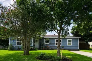 206 Cedar Dr, Hitchcock, TX 77563 - Photo 1