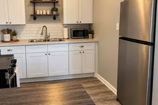 211 N Texas Ave, Holiday Lakes, TX 77515 - Photo 9