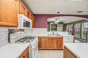 11610 Oak Lake Park Dr, Sugar Land, TX 77498 - Photo 17