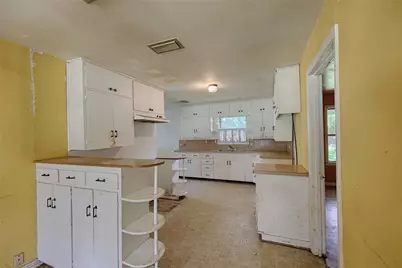 401 S Market Street, Hallettsville, TX 77964 - Photo 7