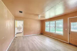 401 S Market St, Hallettsville, TX 77964 - Photo 11