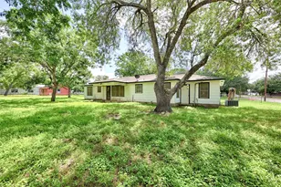 401 S Market St, Hallettsville, TX 77964 - Photo 29