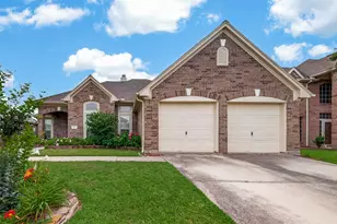 1707 Country Club Cove Dr, Baytown, TX 77521 - Photo 1