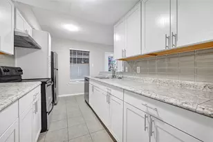 11871 Algonquin Dr, Houston, TX 77089 - Photo 9