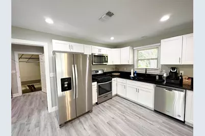 8021 White Avenue, Hitchcock, TX 77563 - Photo 3